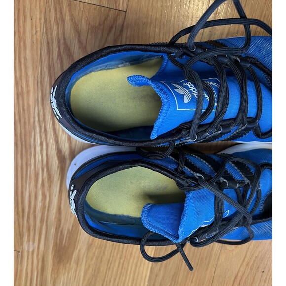 Athletic_Shoes